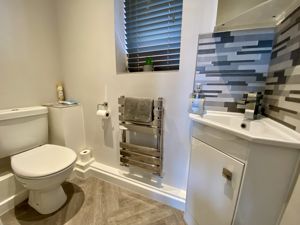 Guest WC- click for photo gallery